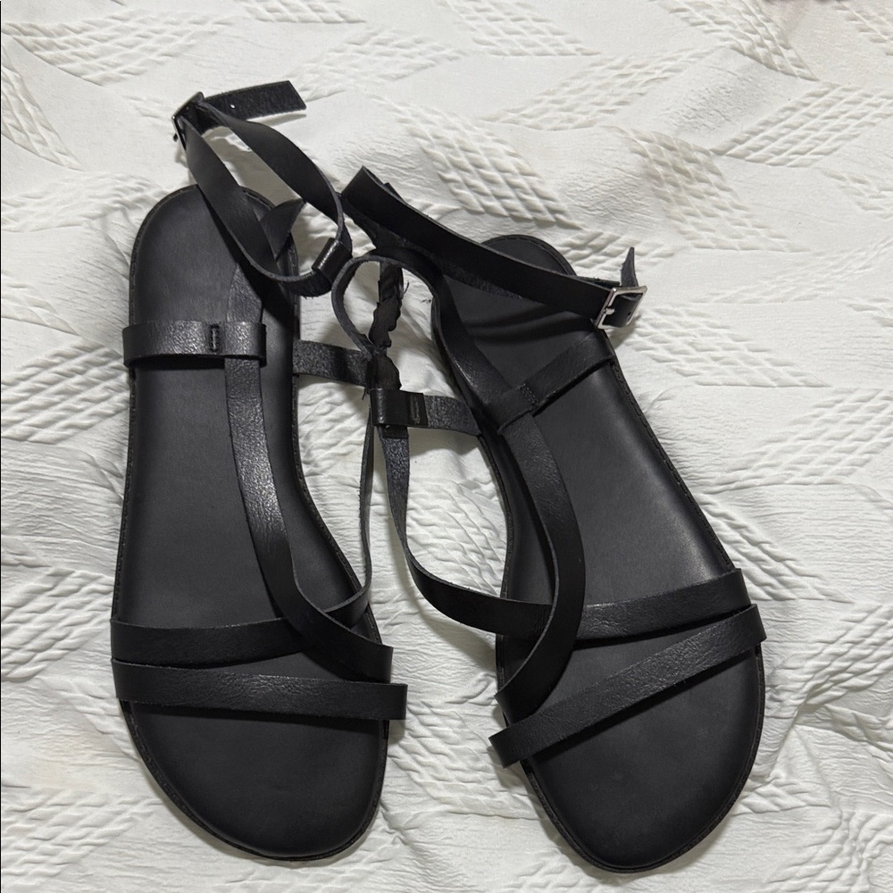PreLoved- 11W Torrid Black Strappy Sandals
End of Summer Sale